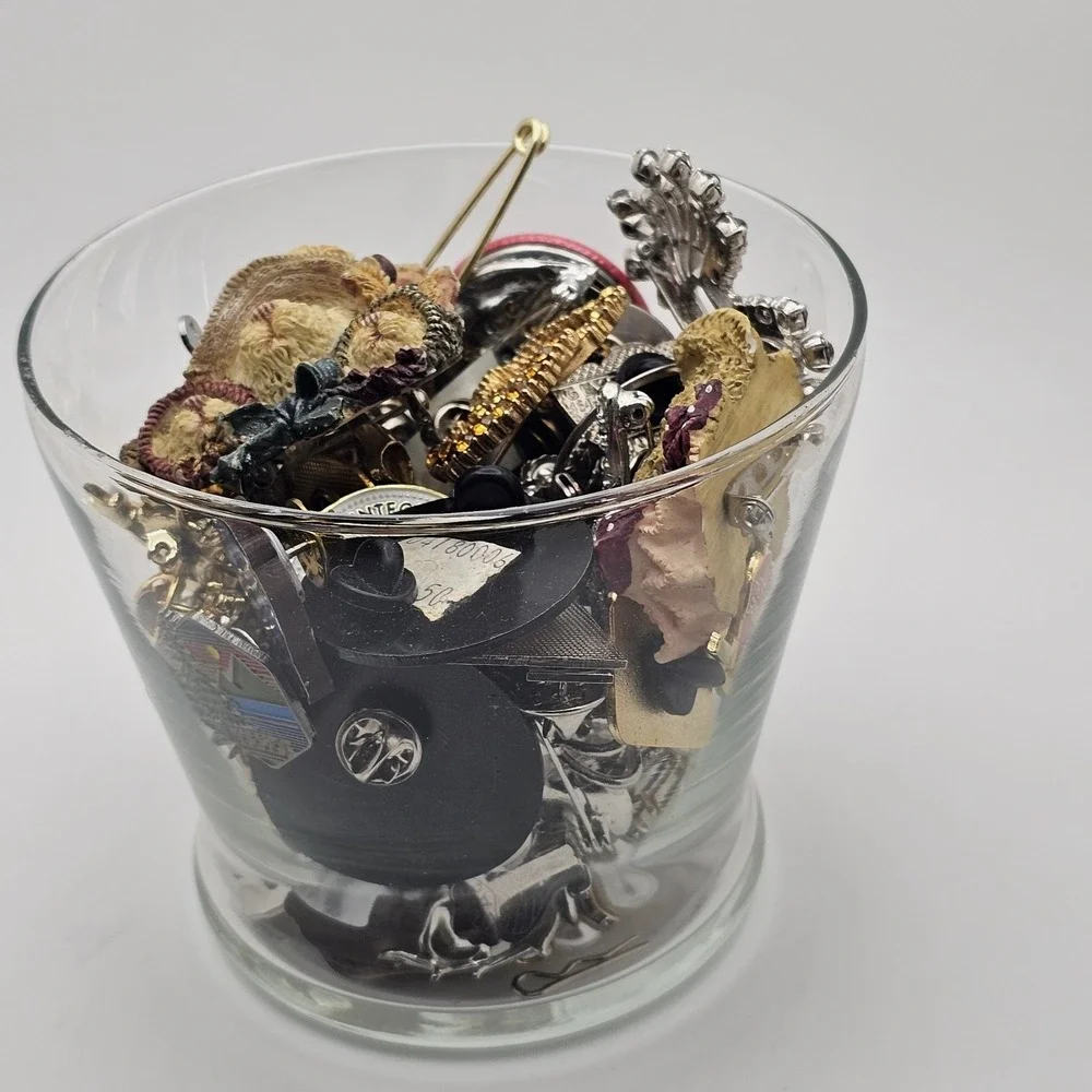 Lot Of Pins And Brooches Vintage To Modern. Wear, Craft, Repair 1.25 Lbs